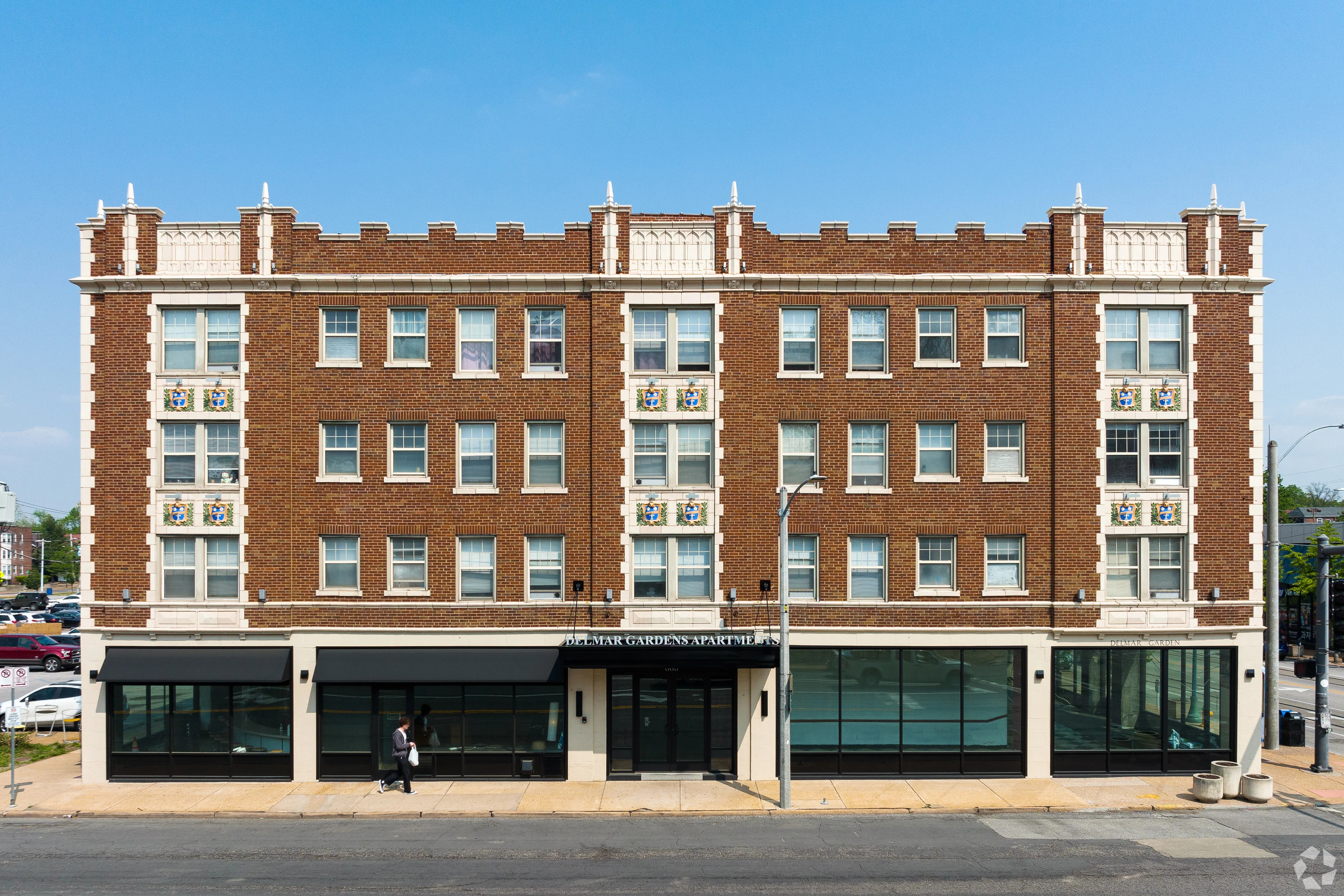 Load image into Gallery viewer, KING'S COURT